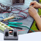 Elektroniczny uchwyt do lutowania przewodów – stabilizator do precyzyjnych napraw